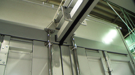 通过吊挂生产线的部分(load边) 通过吊挂生产线的部分(load边)